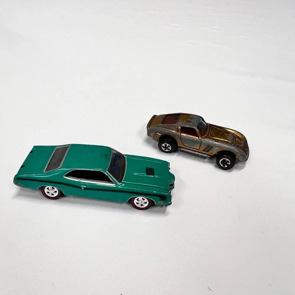 Lot of 2 Johnny Lightning Muscle Cars Custom Ferrari, Mercury Cyclone Spoiler